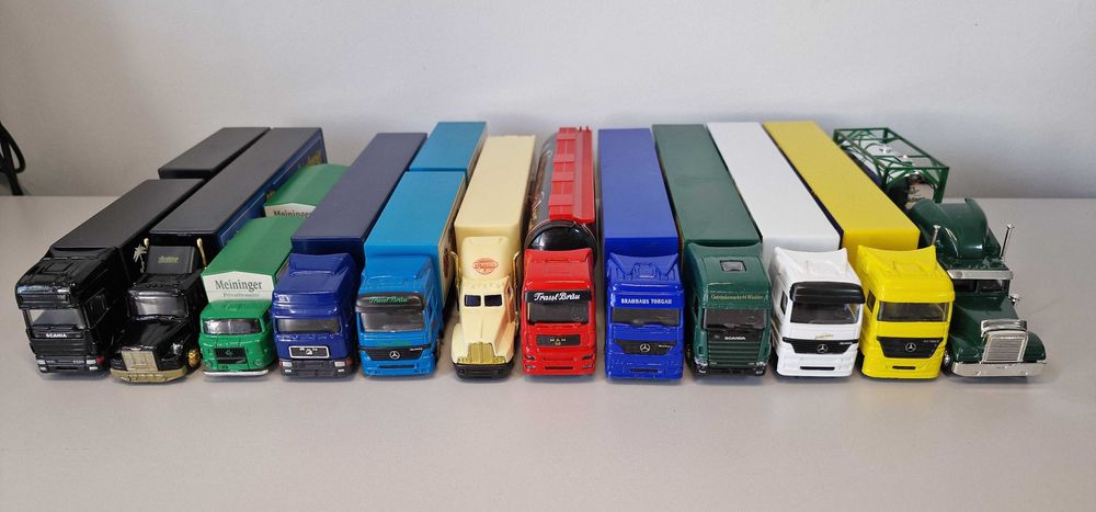 Set 12 camioane jucarie, lungime 15–22 cm, cabină metalică