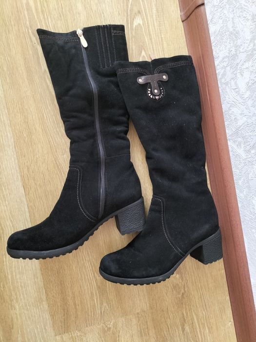 Продам замшевые сапоги