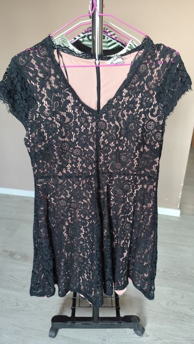 Продавам рокли и бодита