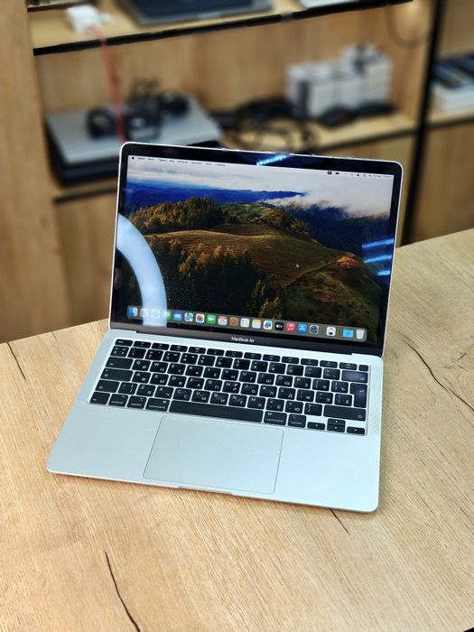MacBook Air 13 M1 Чип 8/256гб 89% Акб