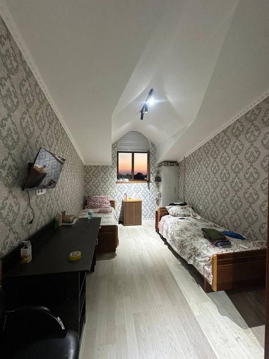 Квартира сотилади.