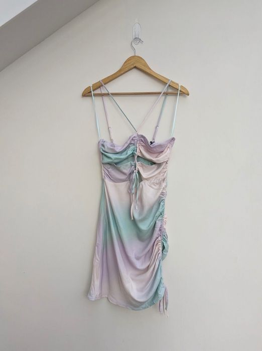 Сатенена рокля на Zara