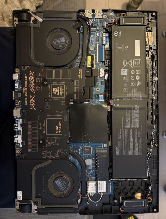 Reparații Controllere PS4/PS5 — Stick Drift, Mentenanță & Alte Defecte