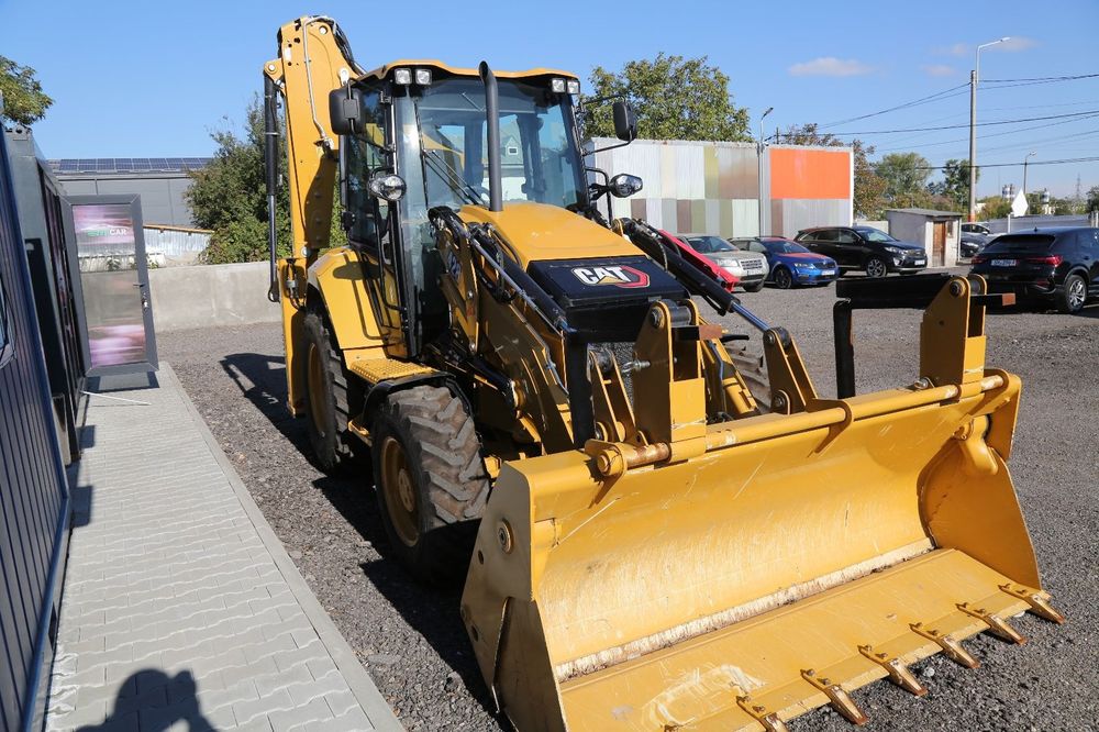 Închiriez Buldoexcavator Caterpilar cu operator – săpături , piconari