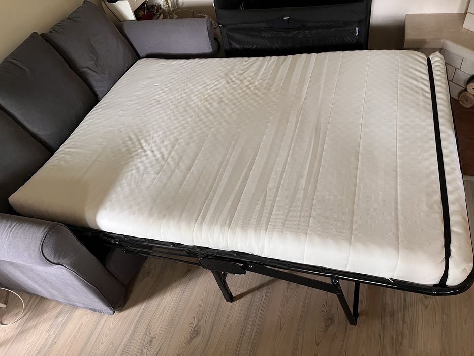 Двуместен разтегателен диван