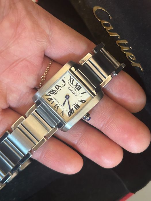 Часовник Cartier Tank 2300