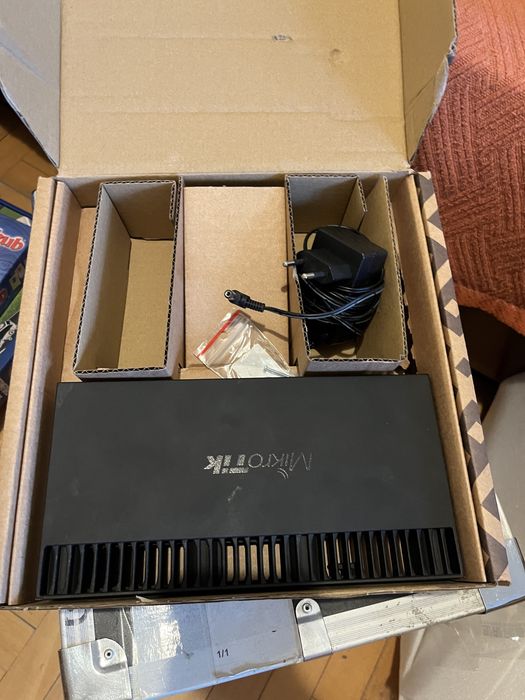 Рутер Mikrotik RB4011iGS+5HacQ2HnD-IN