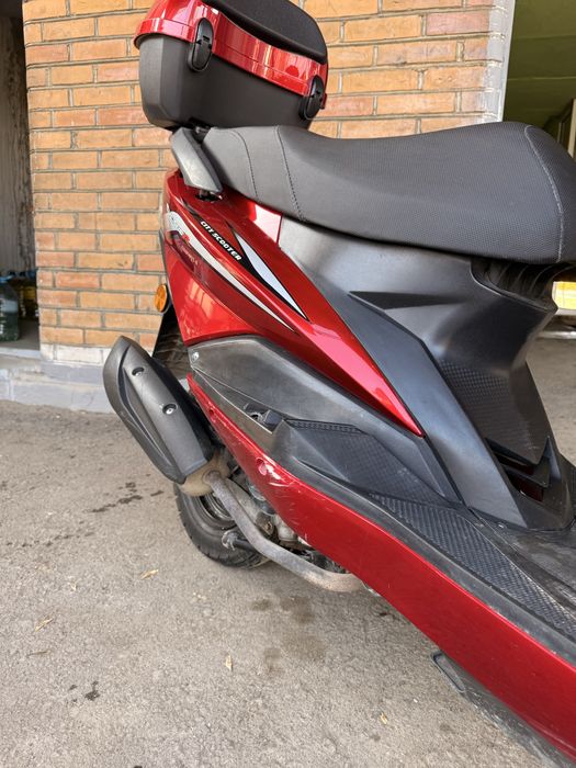 Skuter yakeda sotiladi 100 kub benzin.