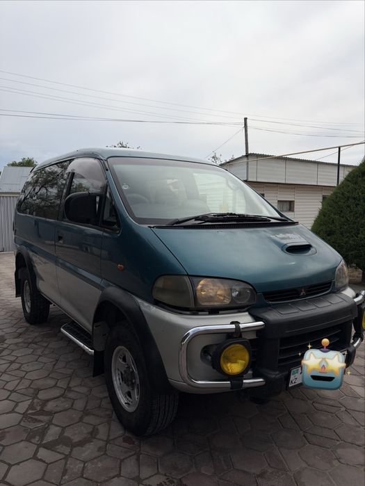 Продам машину Mitsubishi Delica