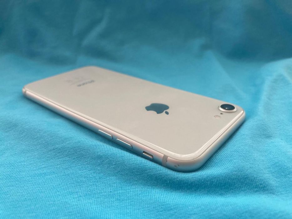 Iphone 8 ALB impecabil 64gb. Baterie 86%