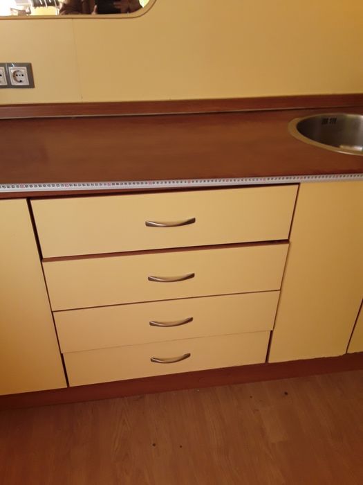 6Пълно оборудване стоматологичен  кабинет,от 2014г не работи .