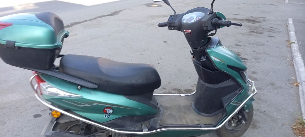 Продам скутор м8 x7
