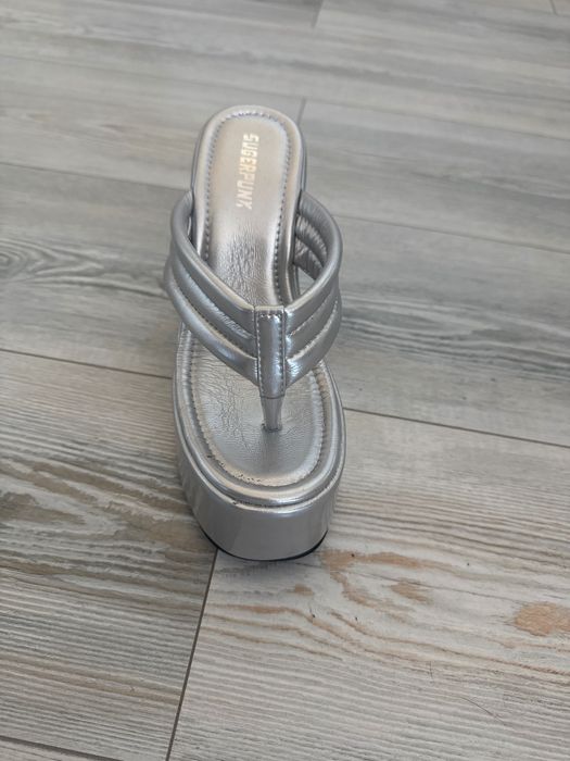 Чехли на висока платформа