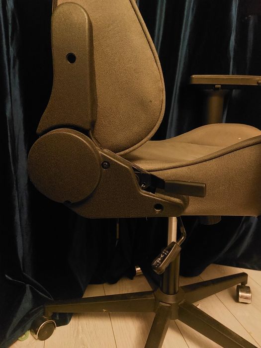 Компьютерное игровое кресло age