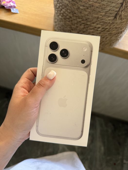 Продам iphone 17 pro max запечатанный