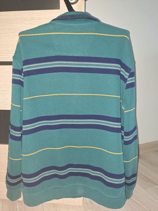 Полосатая зеленая кофта