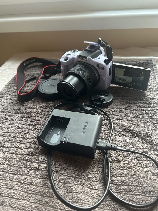 Canon EOS R50 - фотоапарат като нов