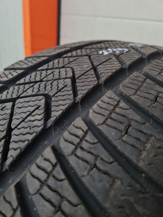 Зимни гуми 4 броя PIRELLI SottoZero3 255 35 R21 дот 1122