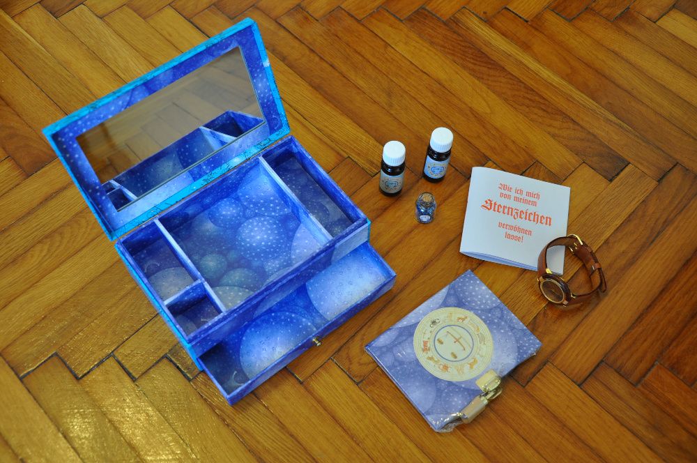 Ceas Quartz cu curea de piele in caseta cu accesorii