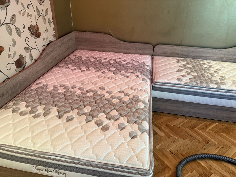 Чисто нови легла с чисто нови матраци висок клас на нани!!