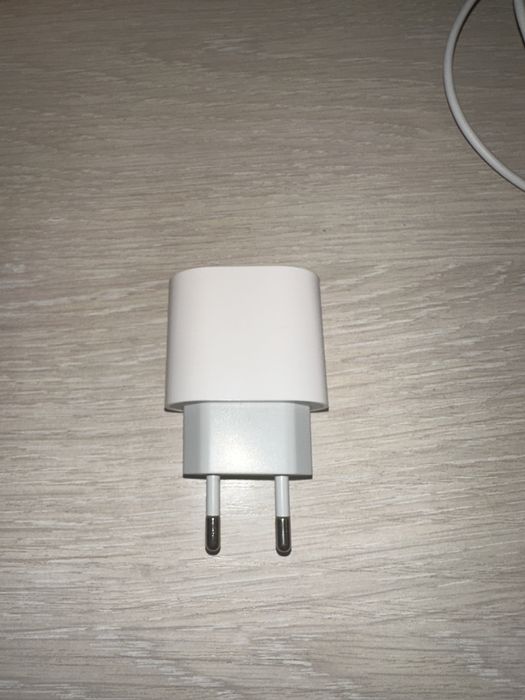 Продам зарядку на айфон