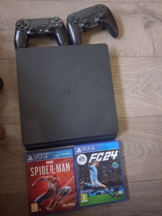 Playstation 4 slim 250evro