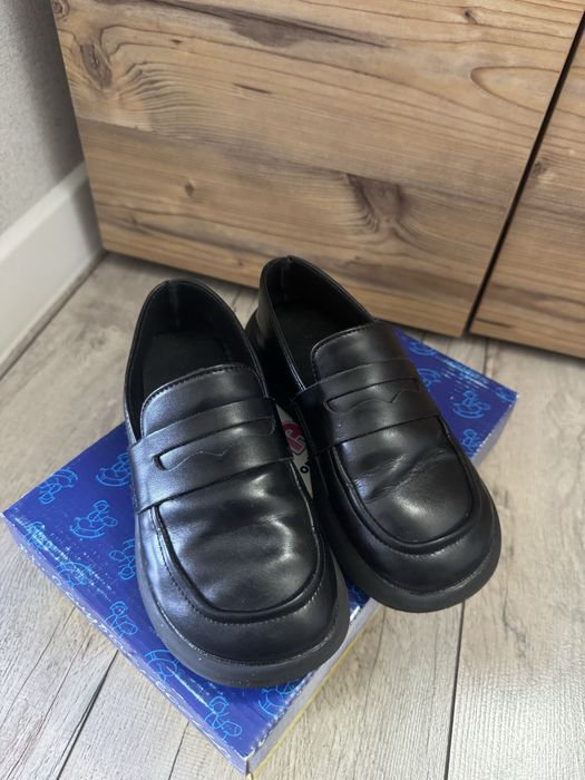 Продам туфли,мокасины для школы 32 размер