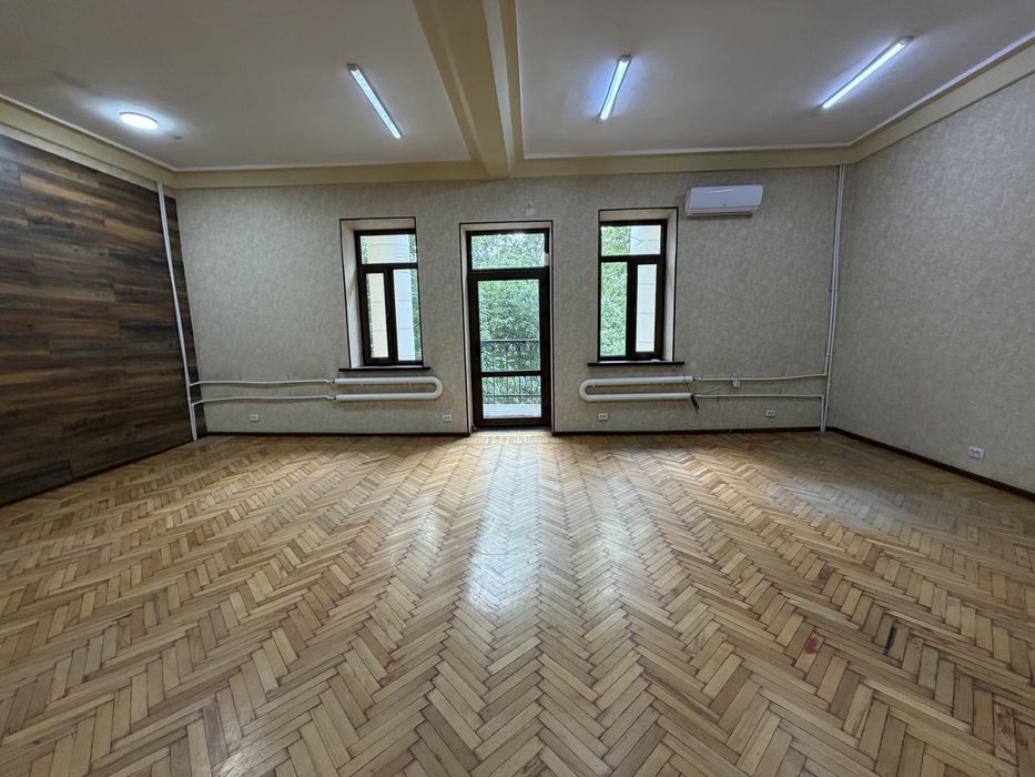 1 линия Шота Руставели парк Бобура 50м2