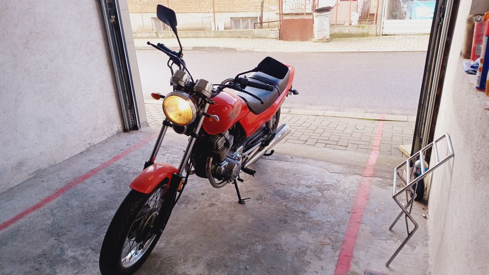 Мотоциклет Хонда CB250 Honda HONDA