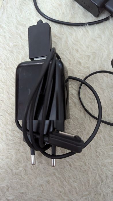 Продам несколько зарядок для мобильных телефонов