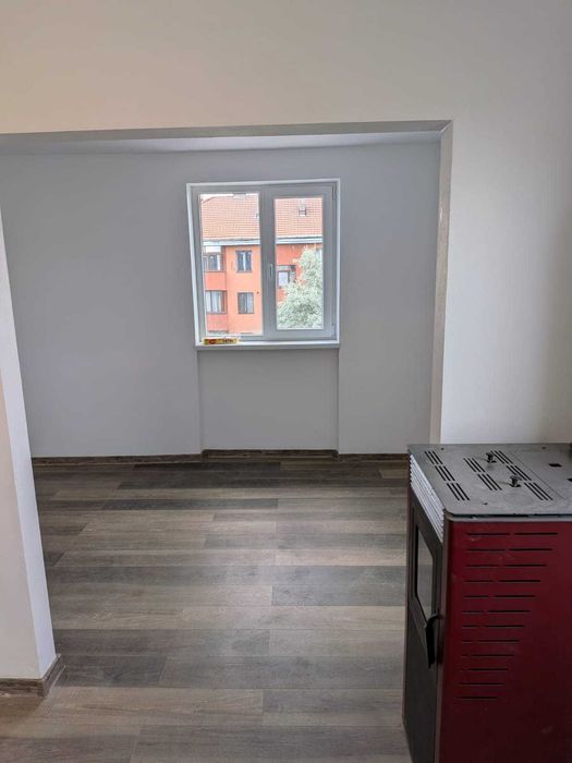 Închiriez apartament 2 camere, 35 mp, nou renovat – 200€