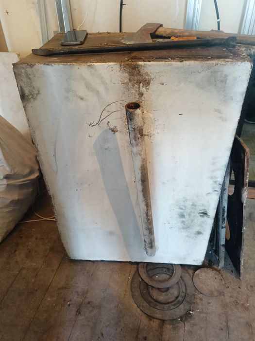 Продам строительный мусор и печку