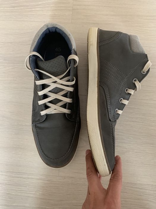 Vand papuci piele(45)superbi.