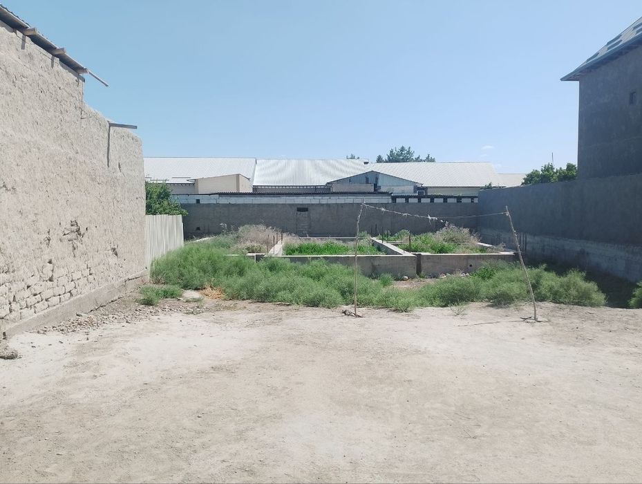Uchastka yer sotiladi fundament qilingan manzil tipirklosni balnitsa