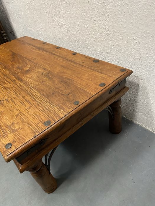 Масивна холна маса от тик с орнаменти от ковано желязо Индия