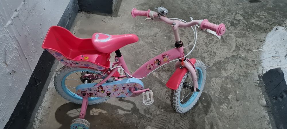 Bicicleta copii cu roți ajutătoare,  scăunel păpușică în spate,  claxon , roți 14" inch, prima utilizare  ,400 Lei