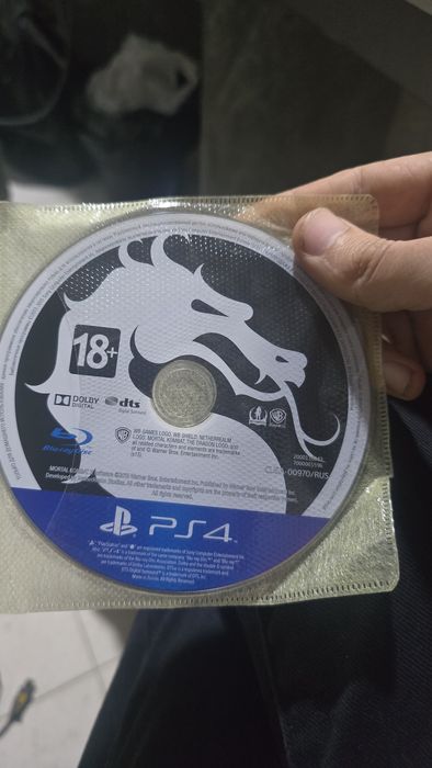 Ps4 disk lar(ps4 disc) Playstation 4 sotiladi