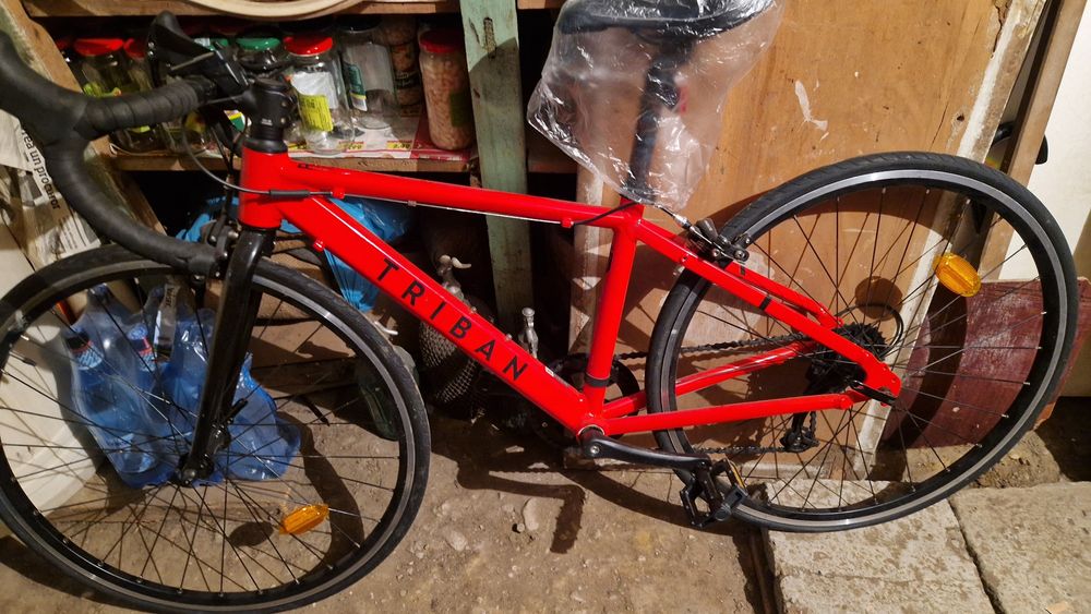 Vând Bicicletă Șosea Triban (Decathlon) – Stare Ca Nouă