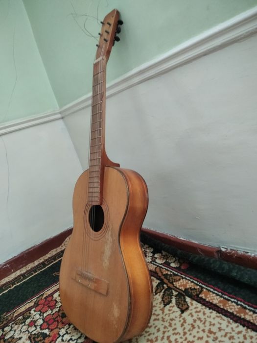 Gitara sifatli yaxshi holatda