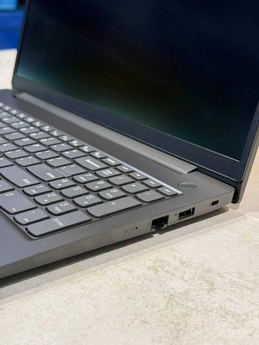 Lenovo  V15/AMD R7 7730U/DDR4 8GB/SSD NVME 512GB/Display 15'6 FHD IPS