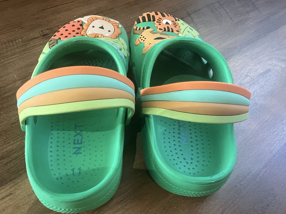 2 броя Кроксове Next - размер 11 (Eur 29)