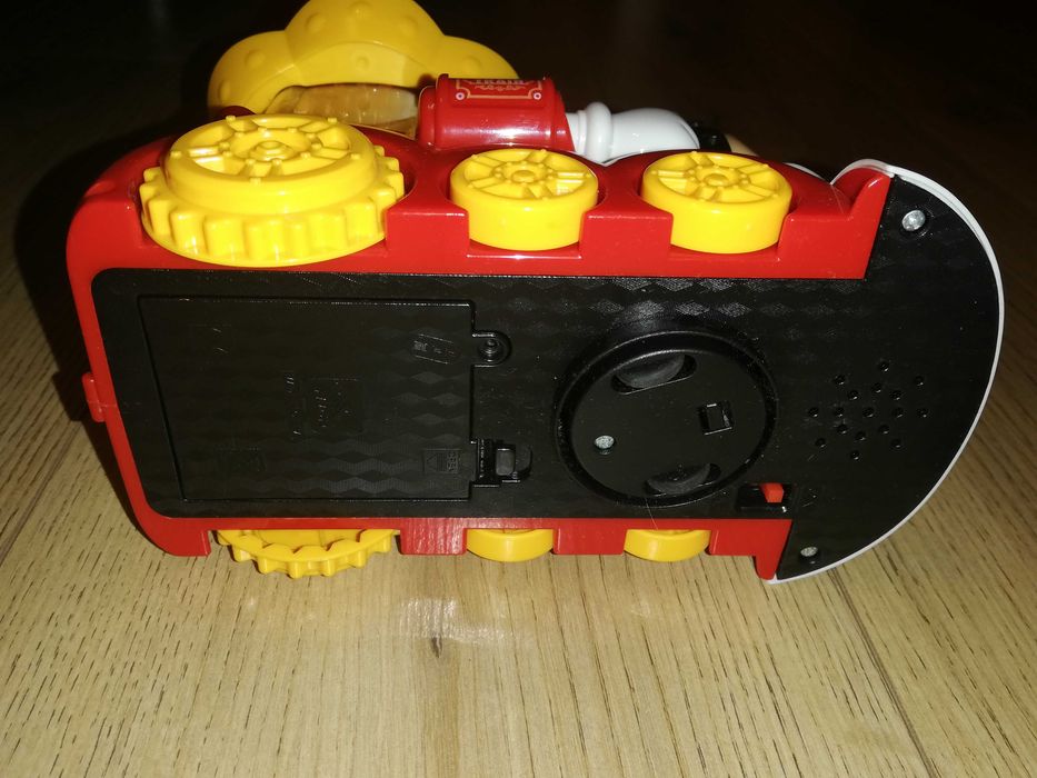 Locomotivă cu lumini și muzică