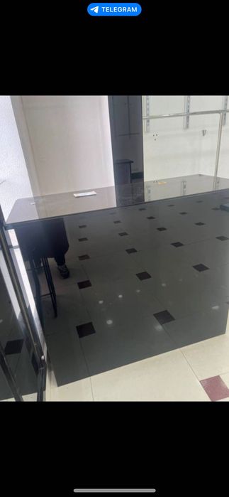 Дверь, рабочий стол, стояки, полка