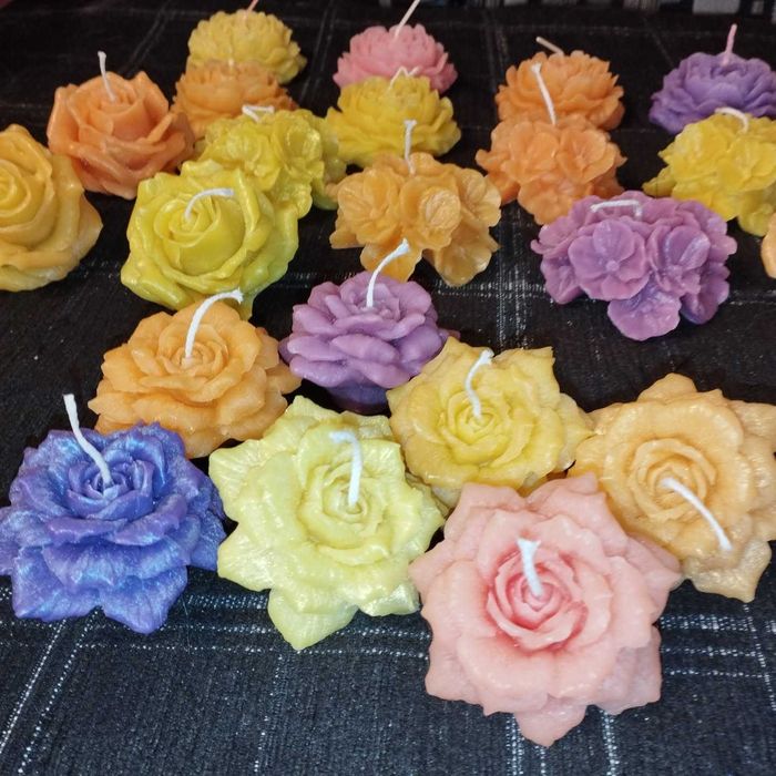 Ароматни восъчни свещи - цветя и рози различни цветове