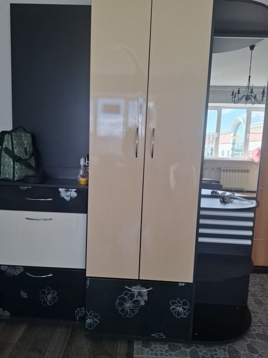 Продам шкаф для прихожей