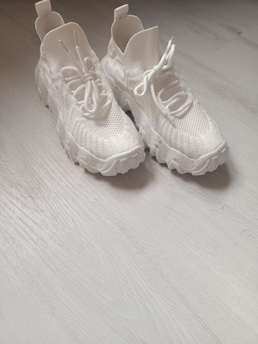 Adidași femei mărimea 39