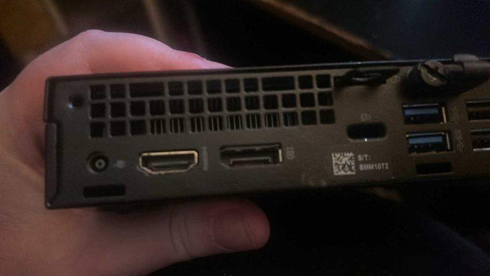 продавам мини компютър dell 3060 I3