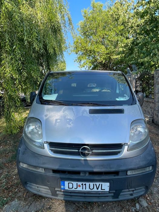 Vând Opel vivaro