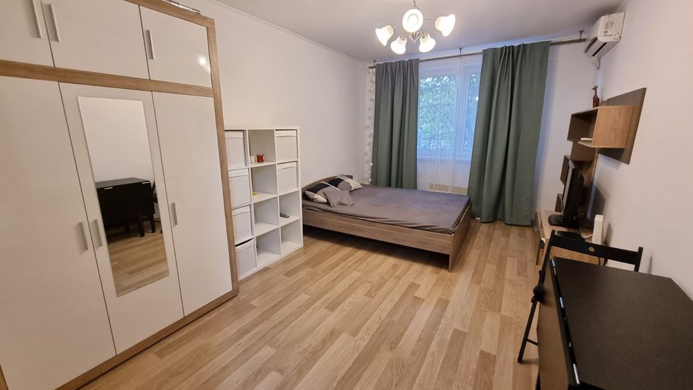 Închiriez garsoniera