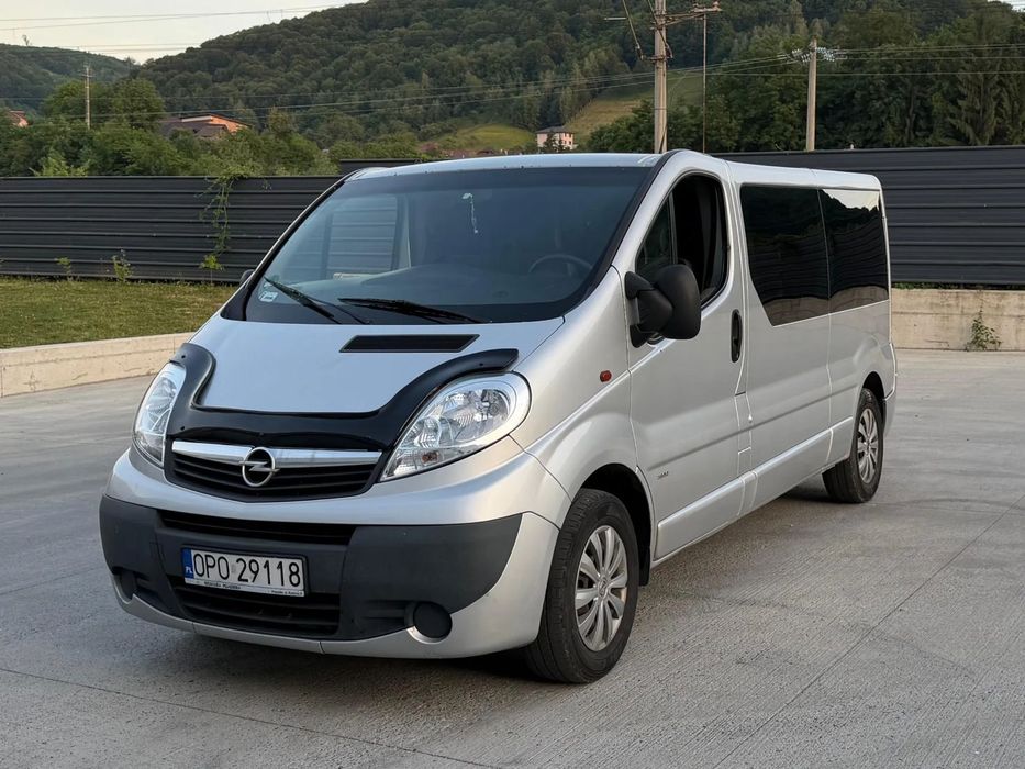Opel Vivaro 2.0 CDTi  8+1 locuri Renault Trafic